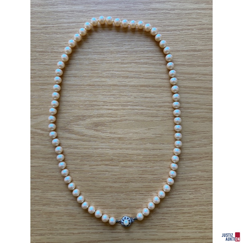 Perlenkette mit Silberverschluss, Länge ca. 60 cm