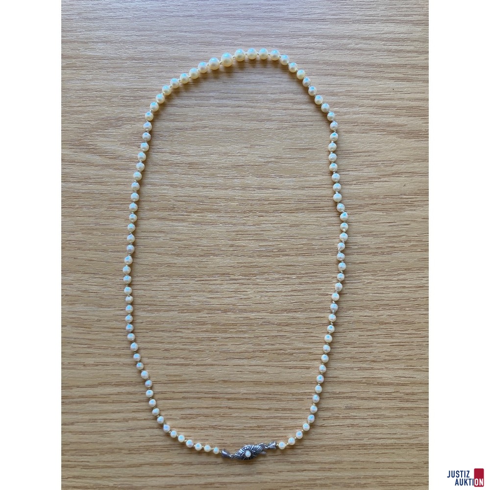 Perlenkette mit Silberverschluss, Länge ca. 56 cm