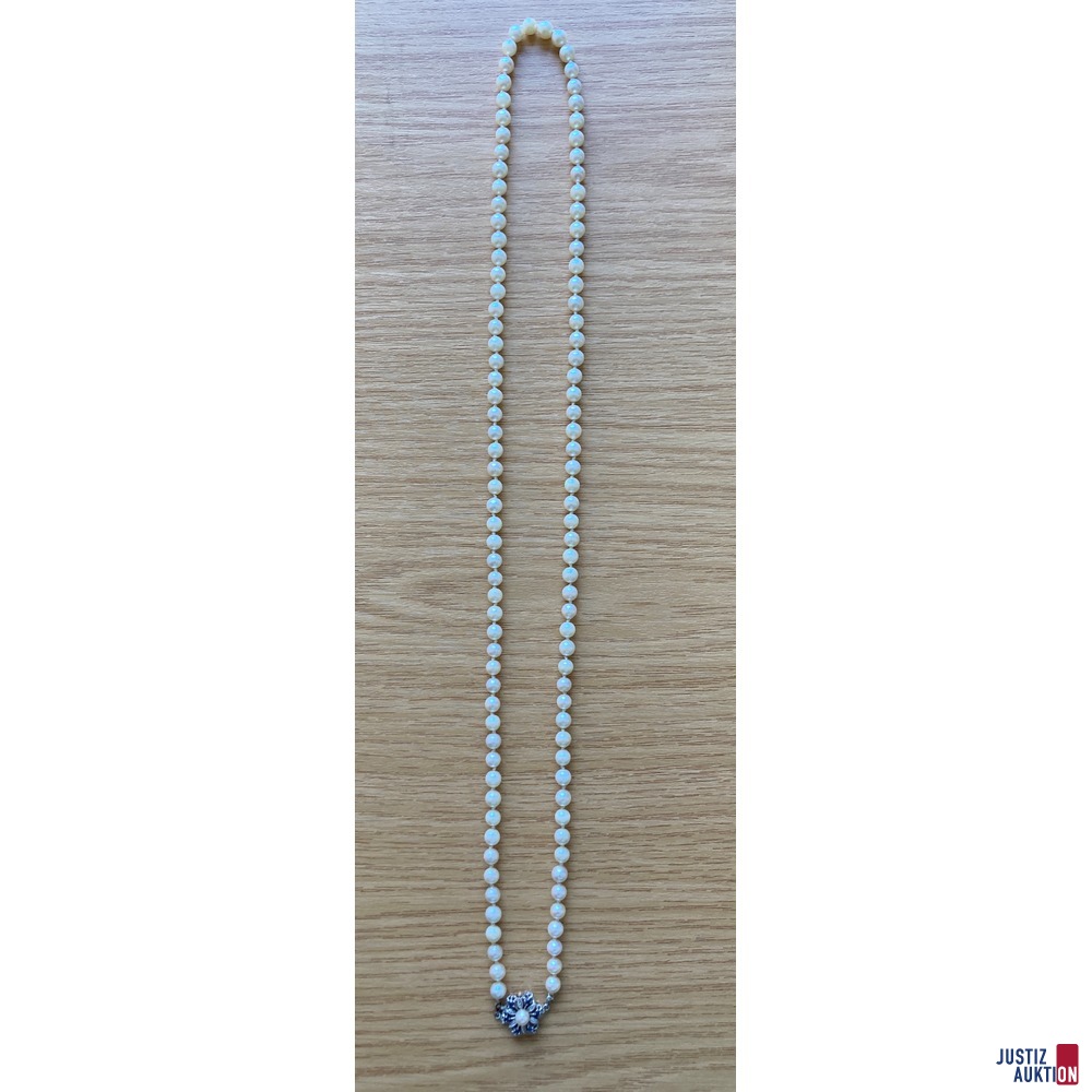 Perlenkette (ohne Silberlegierung), Länge ca. 88 cm