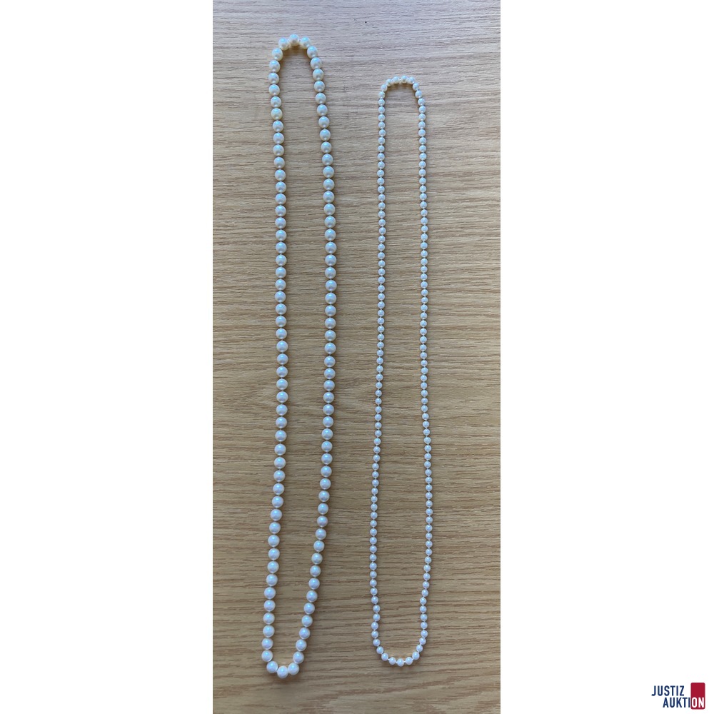 2 Perlenketten ohne Verschluss, Längen ca. 90 cm u. 84 cm