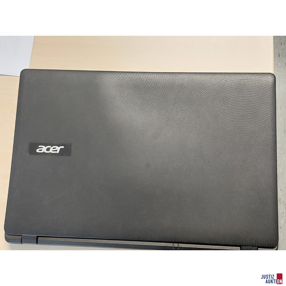 Laptop der Marke Acer Aspire ES 15 ES 1-531-P1QD