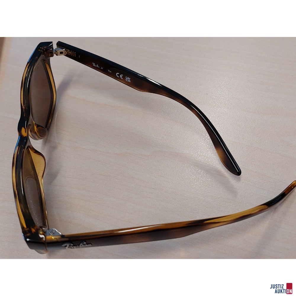 Sonnenbrille der Marke RayBan RJ90526