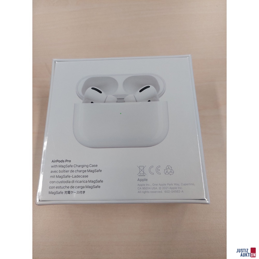 AirPods der Marke Apple mit MagSafe Charging Case