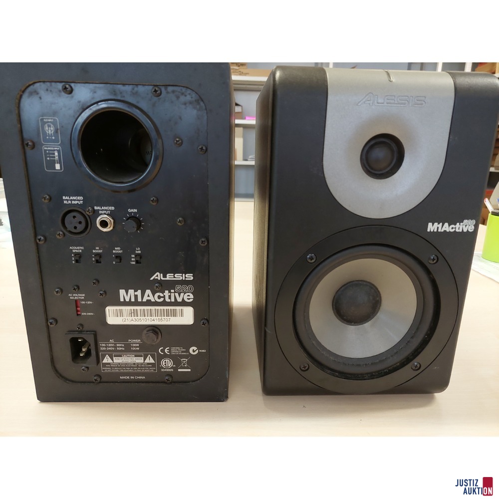 2 Boxen der Marke ALESIS M1 aktive 520