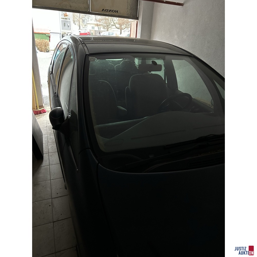 Citroen Xsara Picasso 2,0 HDI blau-met.