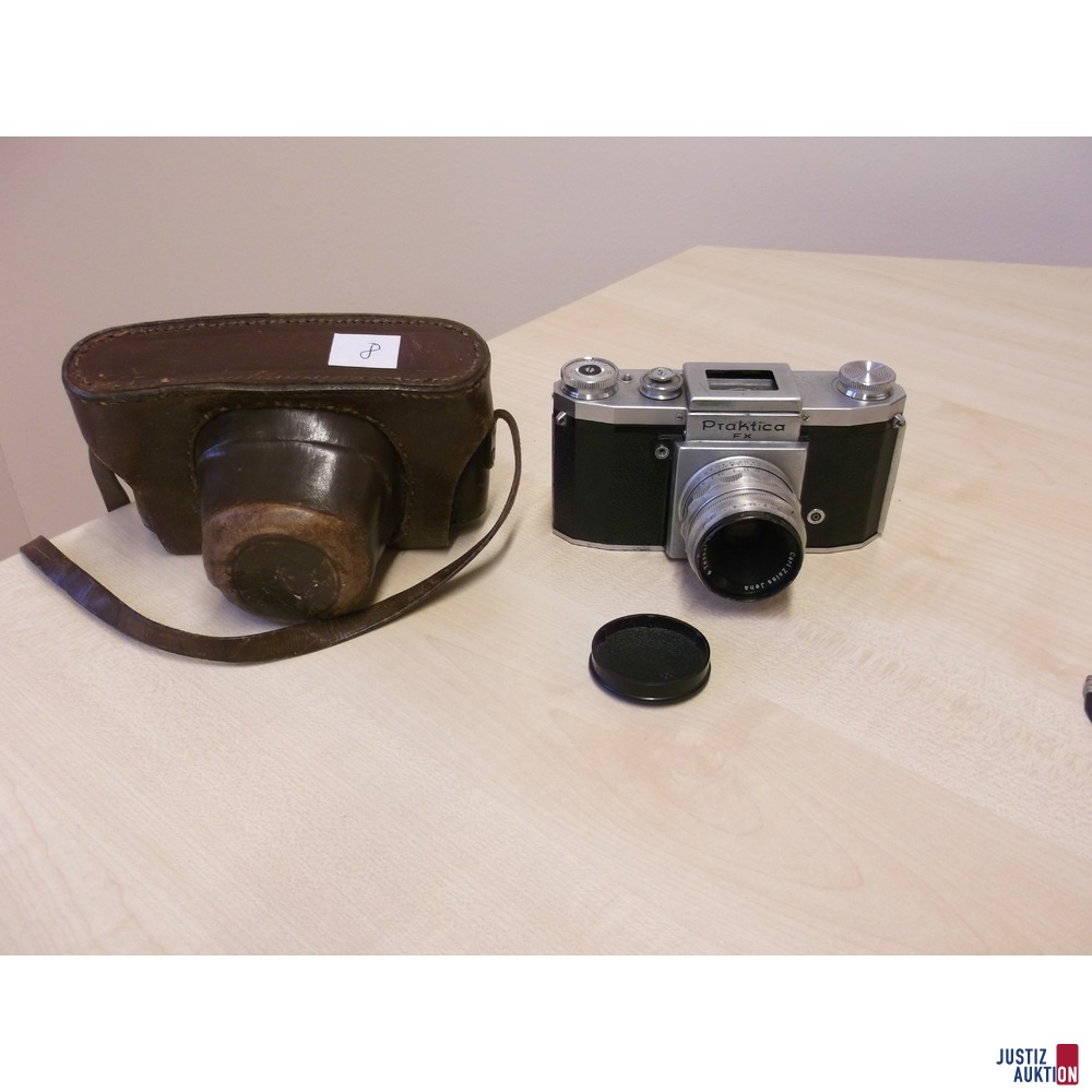 Praktica FX mit Ledertasche