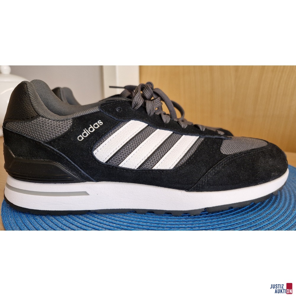 Adidas Turnschuhe 183986 Justiz Auktion