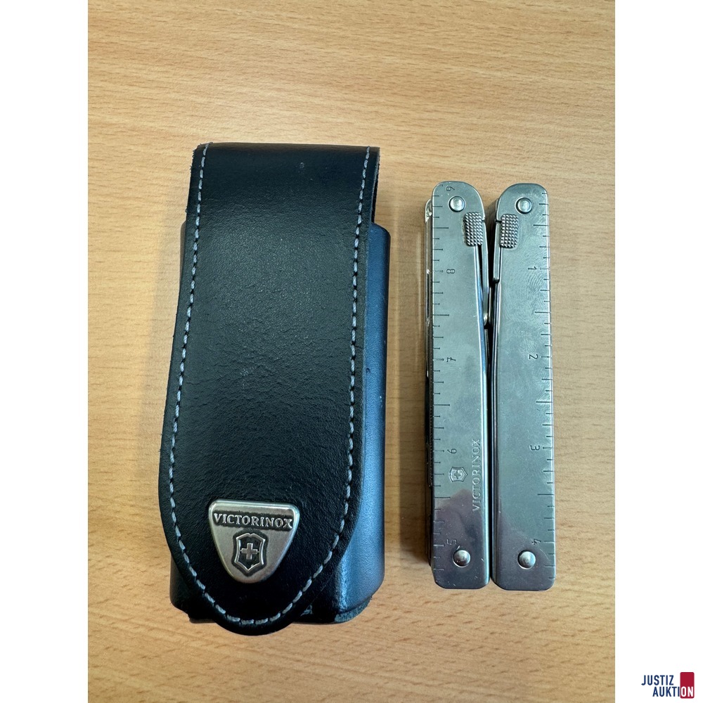 Victorinox Swiss Tool mit 26 Funktionen und Etui