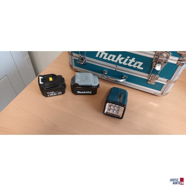 Makita Koffer mit diversen Utensilien