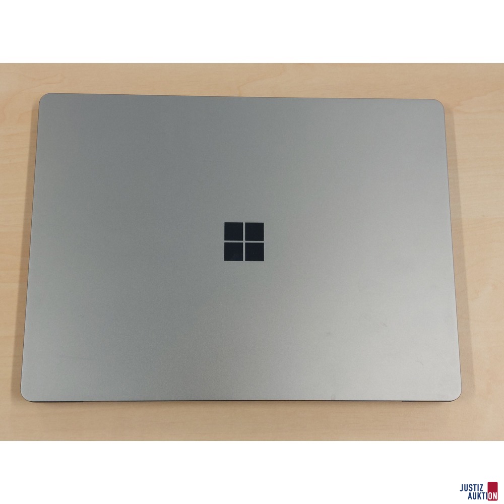 Laptop der Marke Microsoft Model 1943 Nr. 001542920766