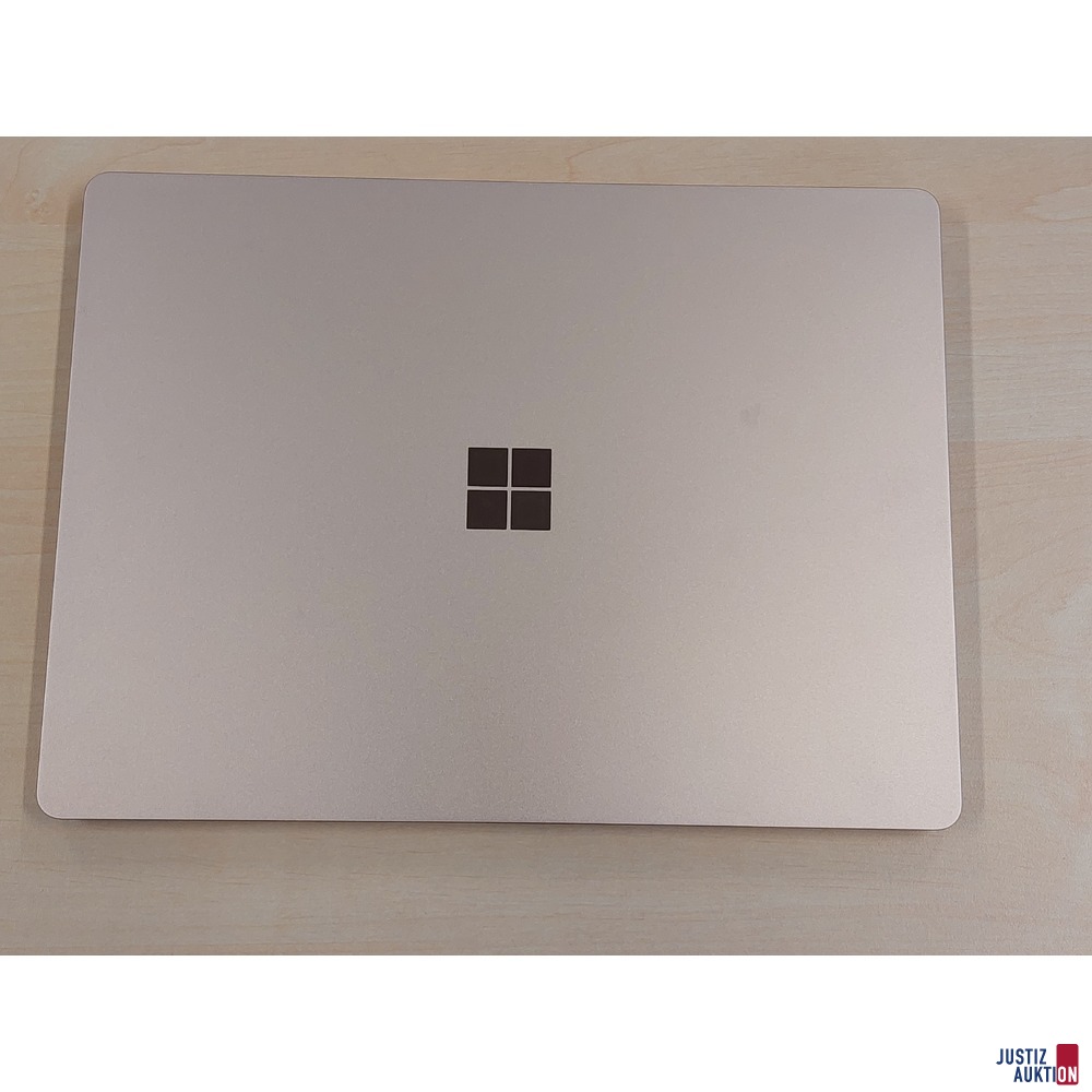 Laptop der Marke Microsoft Model 2013 Nr. 0833G6K23413GP