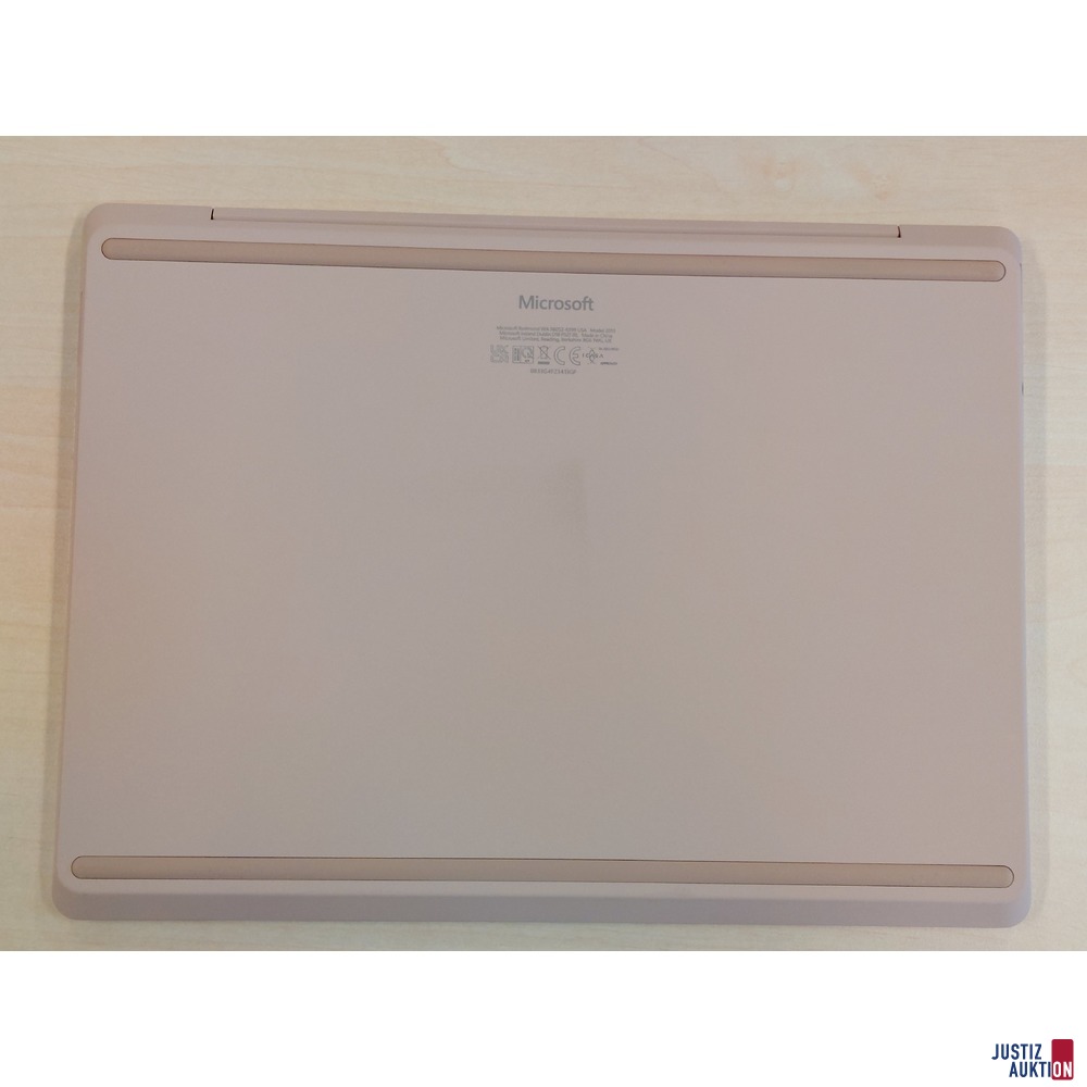 Laptop der Marke Microsoft Model 2013 Nr. 0833G4F23413GP