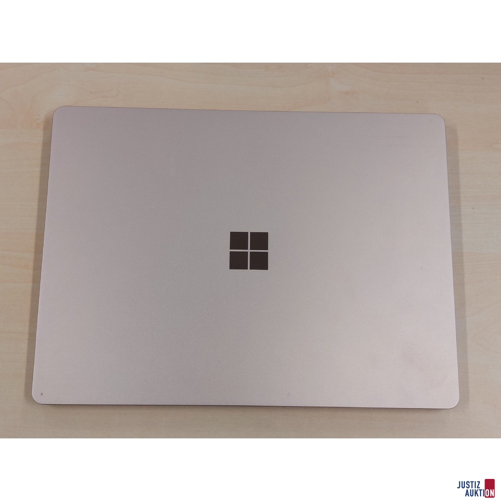 Laptop der Marke Microsoft Model 2013 Nr. 0833G4F23413GP