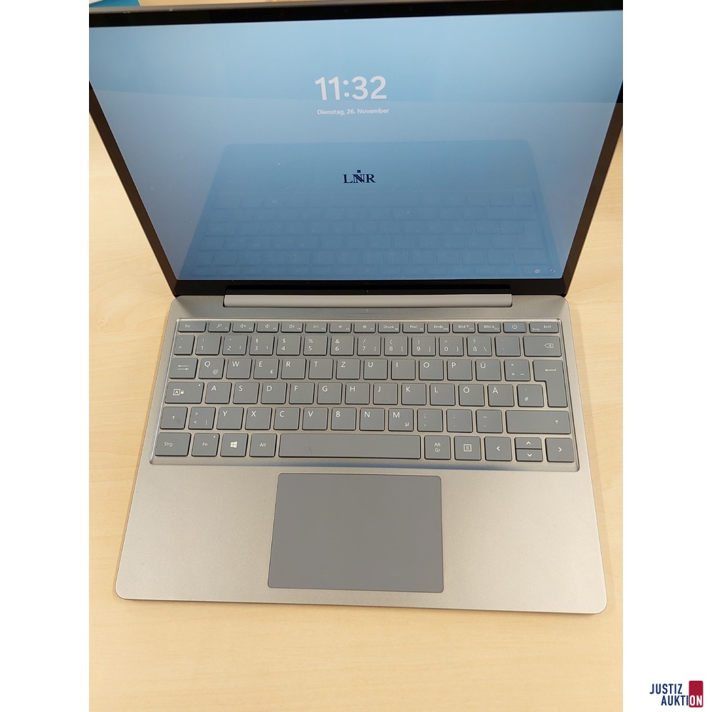 Laptop der Marke Microsoft Model 1943 Nr. 00546615266