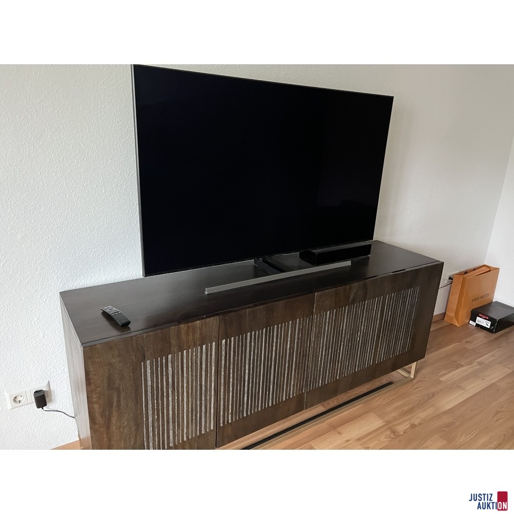 TV und Lowboard