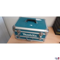 Makita Koffer mit diversen Utensilien